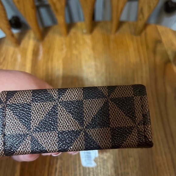 Black and Brown Geometric small bag with Kiss-Lock Closure - Picture 6 of 6